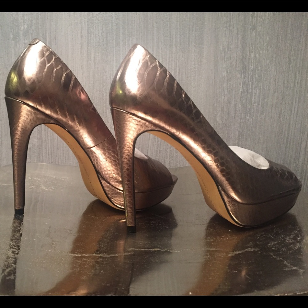 Vince Camuto Silver snake embossed Peep Toe Heels